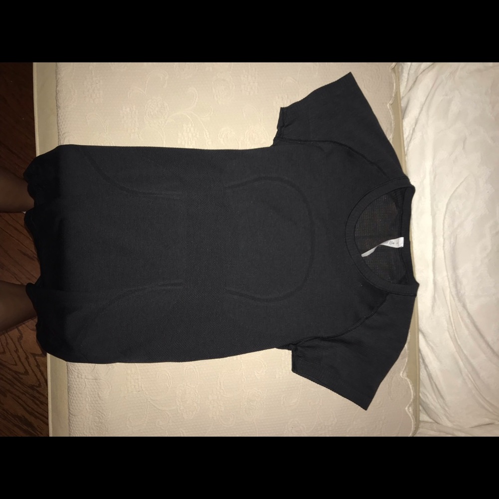 Black Lululemon swiftly tech